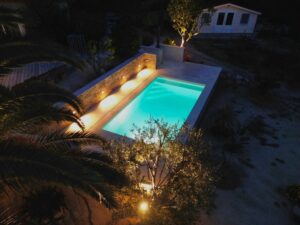 Gros oeuvre et maçonnerie - construction piscine traditionnelle - piscine et mur en pierres
