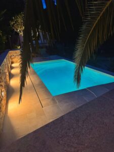 Gros oeuvre et maçonnerie - construction piscine traditionnelle - piscine et mur en pierres