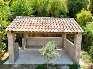 PMC Maçonnerie - Tavera - Gros oeuvre - Réalisation d'une charpente traditionnelle pour un pool house corse
